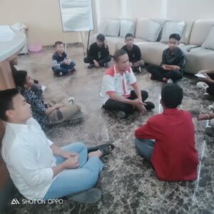 Foto : Peserta Kegiatan terlihat antusias mendengarkan pemaparan dari BNNK Pematang Siantar (30/03)